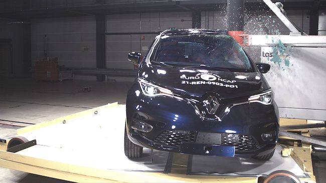 Renault_ZOE_cero_estrellas_Euro_NCAP_2021_mastil_euroncapdummy